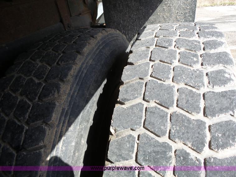 image for item J4228 2001 International 4900 dump truck