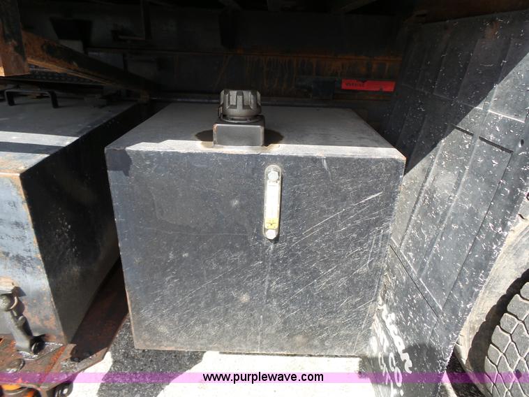 image for item J4228 2001 International 4900 dump truck