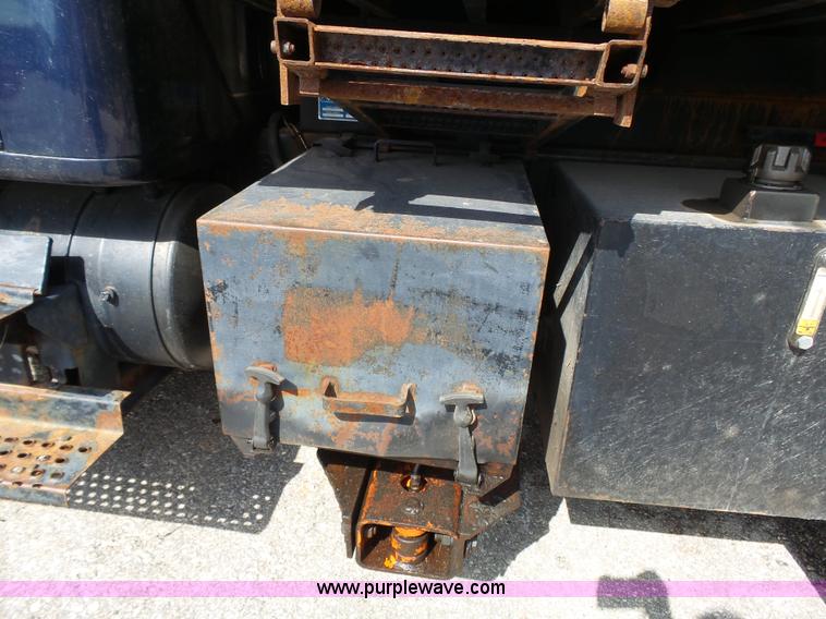 image for item J4228 2001 International 4900 dump truck