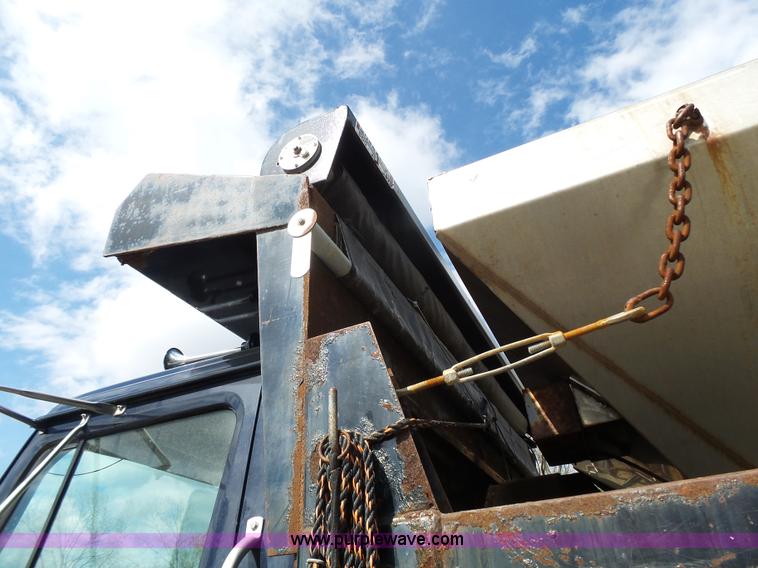 image for item J4228 2001 International 4900 dump truck