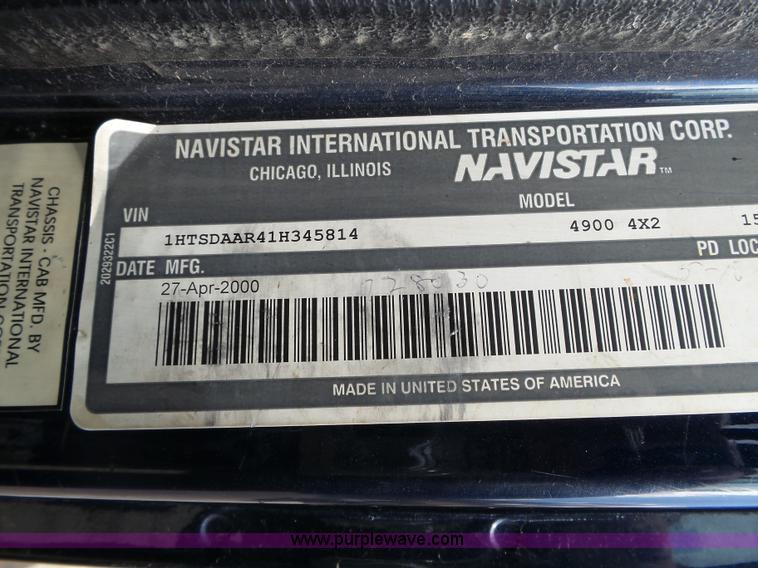 image for item J4228 2001 International 4900 dump truck