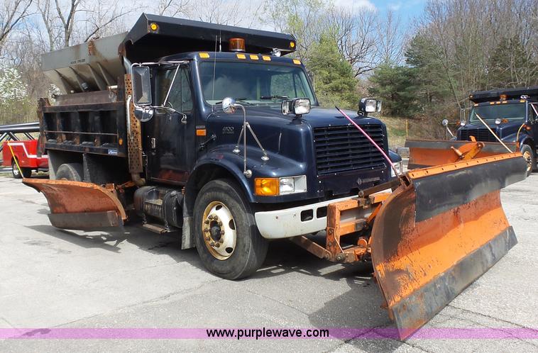 image for item J4229 2001 International 4900 dump truck