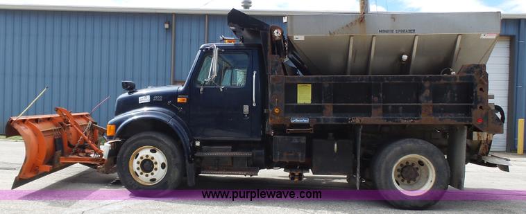 image for item J4229 2001 International 4900 dump truck