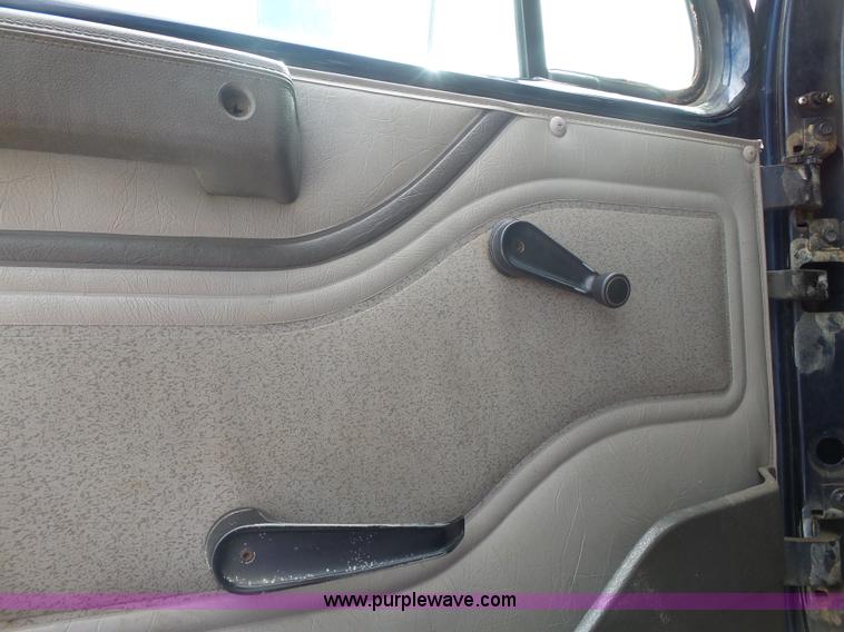 image for item J4229 2001 International 4900 dump truck