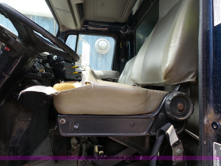 image for item J4229 2001 International 4900 dump truck