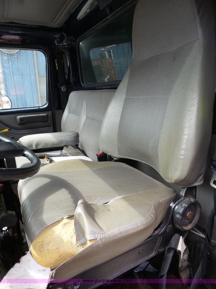 image for item J4229 2001 International 4900 dump truck