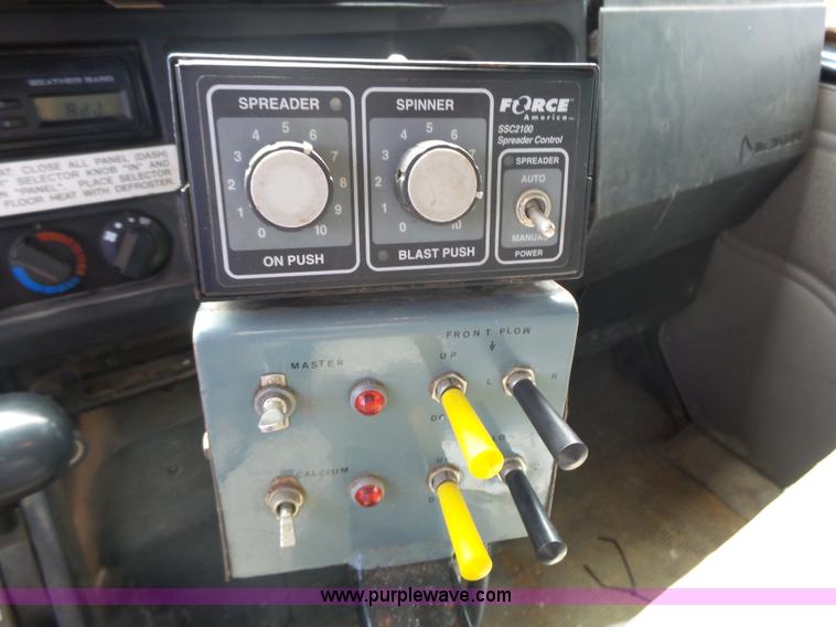 image for item J4229 2001 International 4900 dump truck