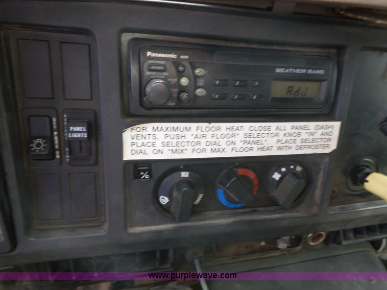 image for item J4229 2001 International 4900 dump truck