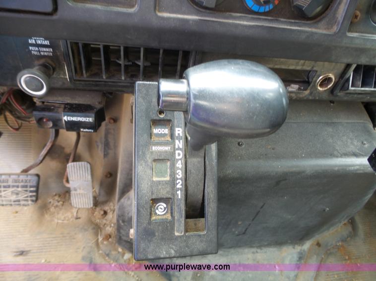 image for item J4229 2001 International 4900 dump truck