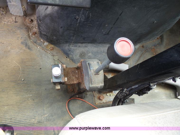 image for item J4229 2001 International 4900 dump truck