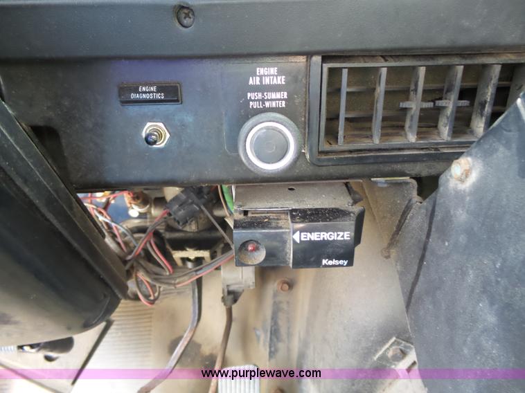 image for item J4229 2001 International 4900 dump truck