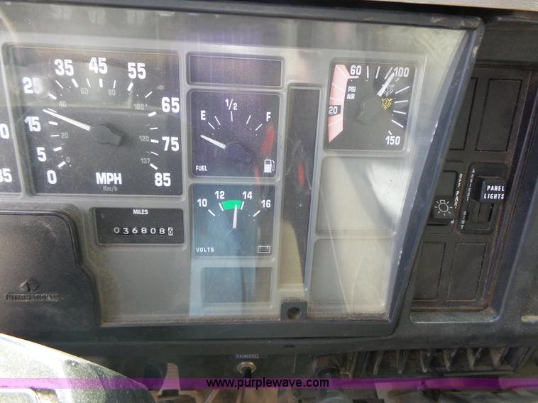 image for item J4229 2001 International 4900 dump truck