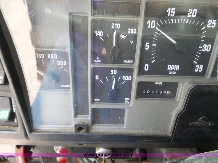 image for item J4229 2001 International 4900 dump truck