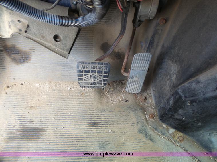 image for item J4229 2001 International 4900 dump truck