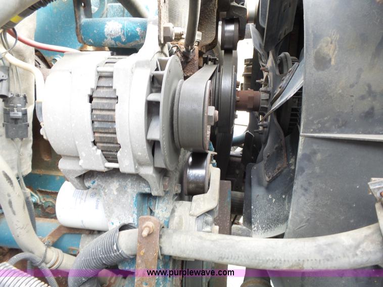 image for item J4229 2001 International 4900 dump truck