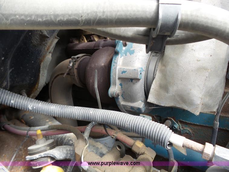 image for item J4229 2001 International 4900 dump truck