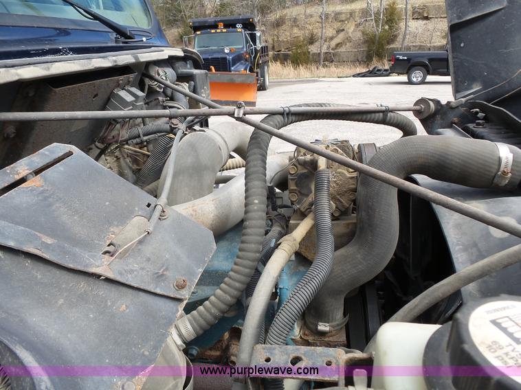 image for item J4229 2001 International 4900 dump truck