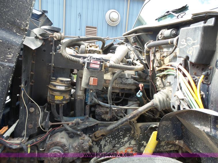 image for item J4229 2001 International 4900 dump truck