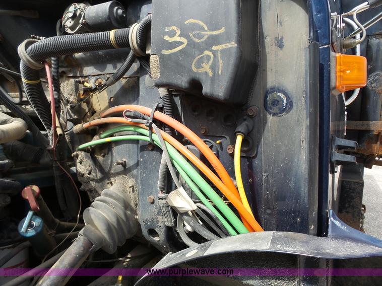 image for item J4229 2001 International 4900 dump truck