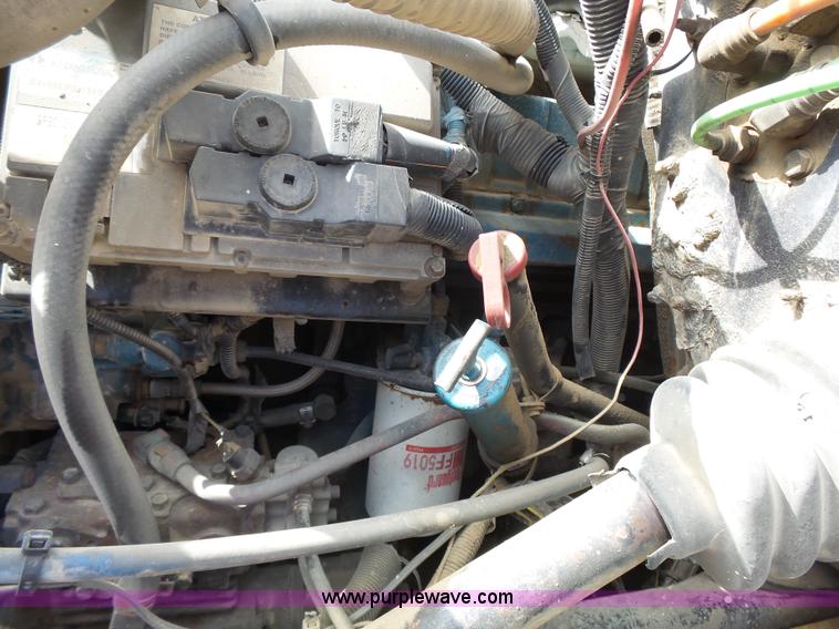 image for item J4229 2001 International 4900 dump truck