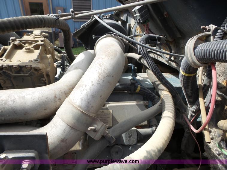 image for item J4229 2001 International 4900 dump truck