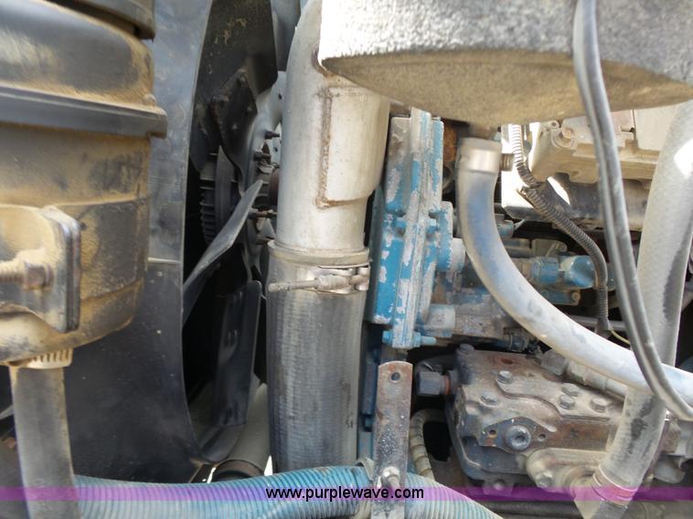 image for item J4229 2001 International 4900 dump truck