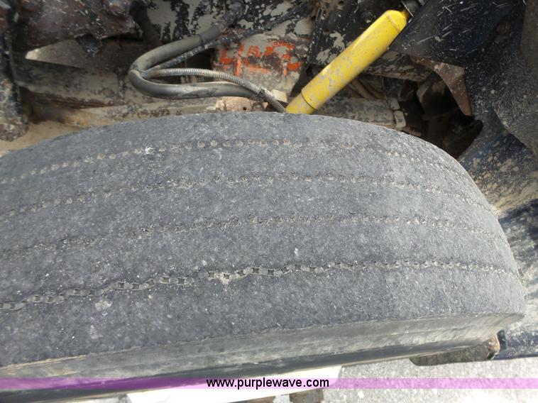 image for item J4229 2001 International 4900 dump truck