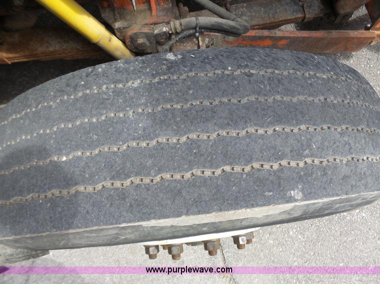 image for item J4229 2001 International 4900 dump truck