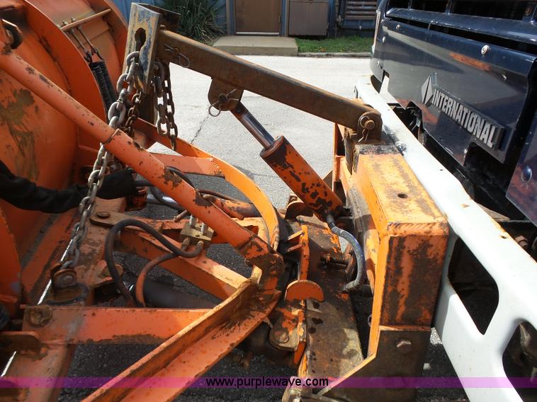 image for item J4229 2001 International 4900 dump truck