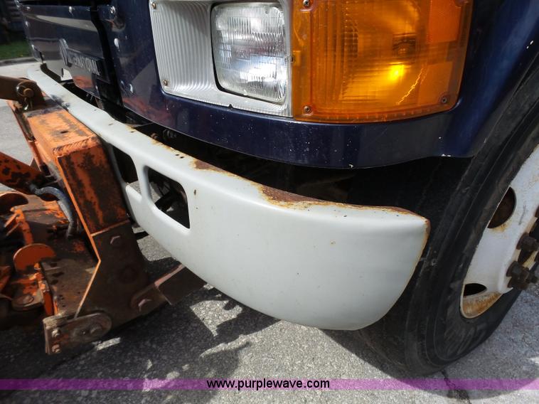 image for item J4229 2001 International 4900 dump truck