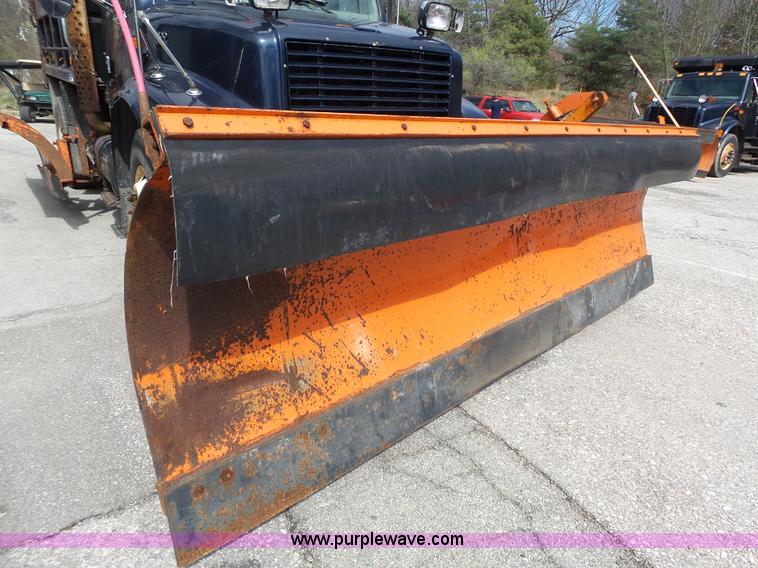 image for item J4229 2001 International 4900 dump truck