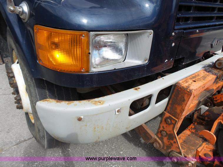 image for item J4229 2001 International 4900 dump truck