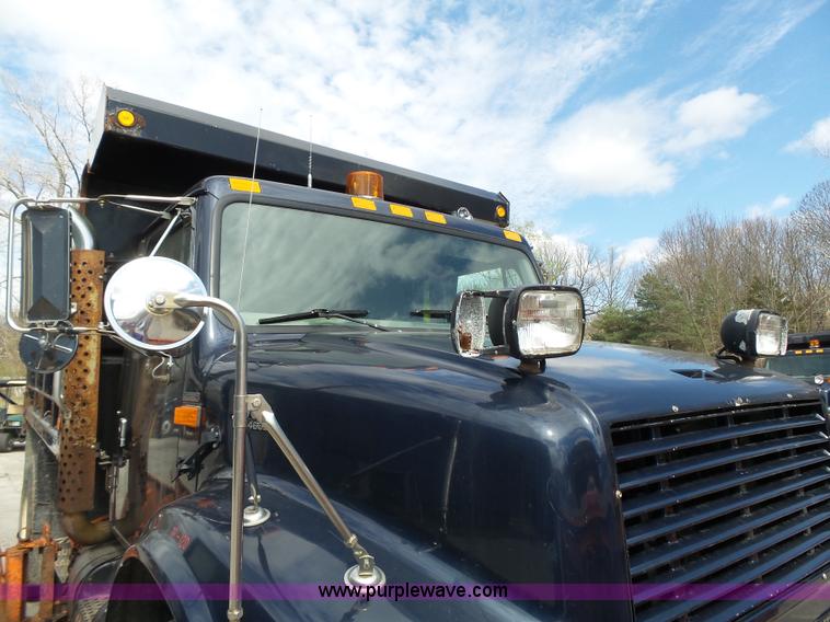 image for item J4229 2001 International 4900 dump truck