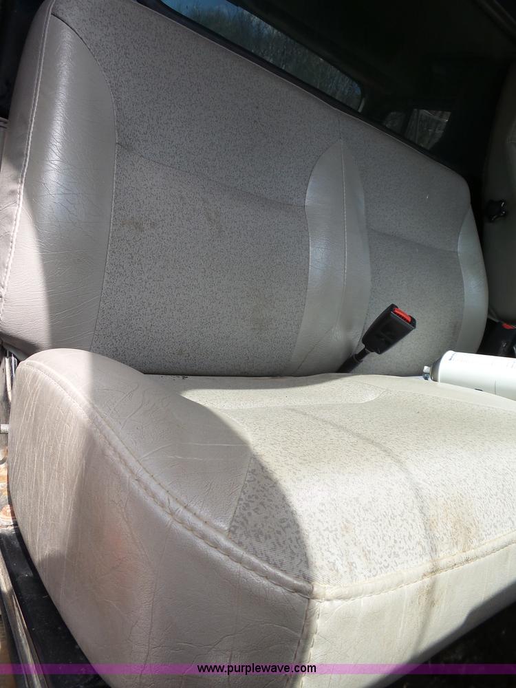 image for item J4229 2001 International 4900 dump truck