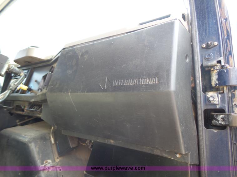 image for item J4229 2001 International 4900 dump truck