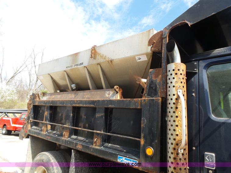 image for item J4229 2001 International 4900 dump truck