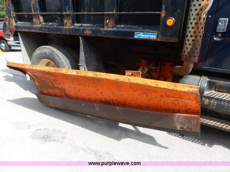 image for item J4229 2001 International 4900 dump truck