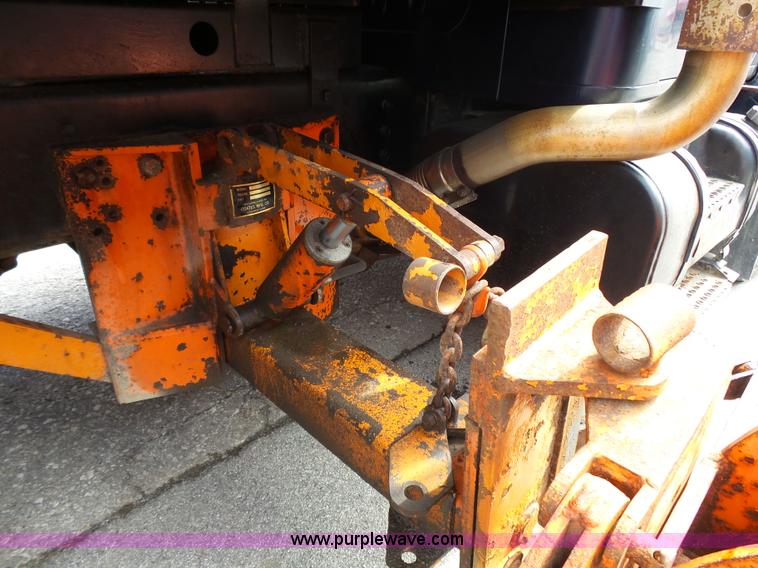 image for item J4229 2001 International 4900 dump truck