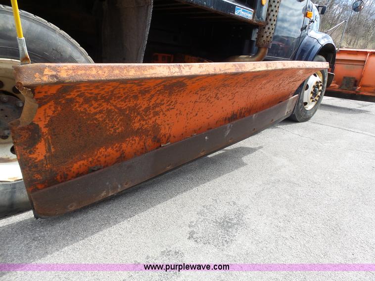 image for item J4229 2001 International 4900 dump truck