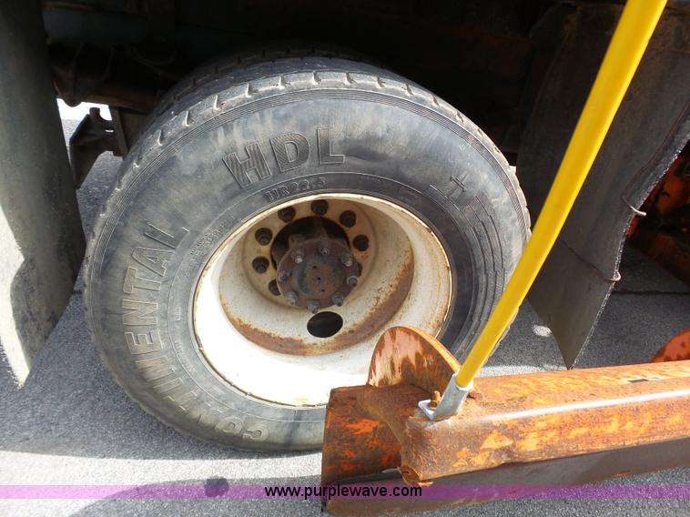 image for item J4229 2001 International 4900 dump truck