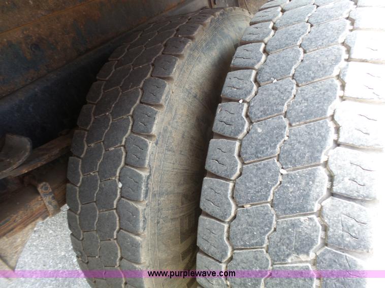 image for item J4229 2001 International 4900 dump truck