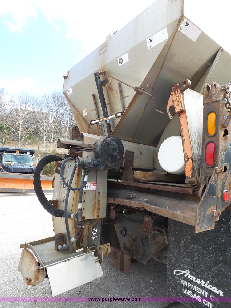 image for item J4229 2001 International 4900 dump truck