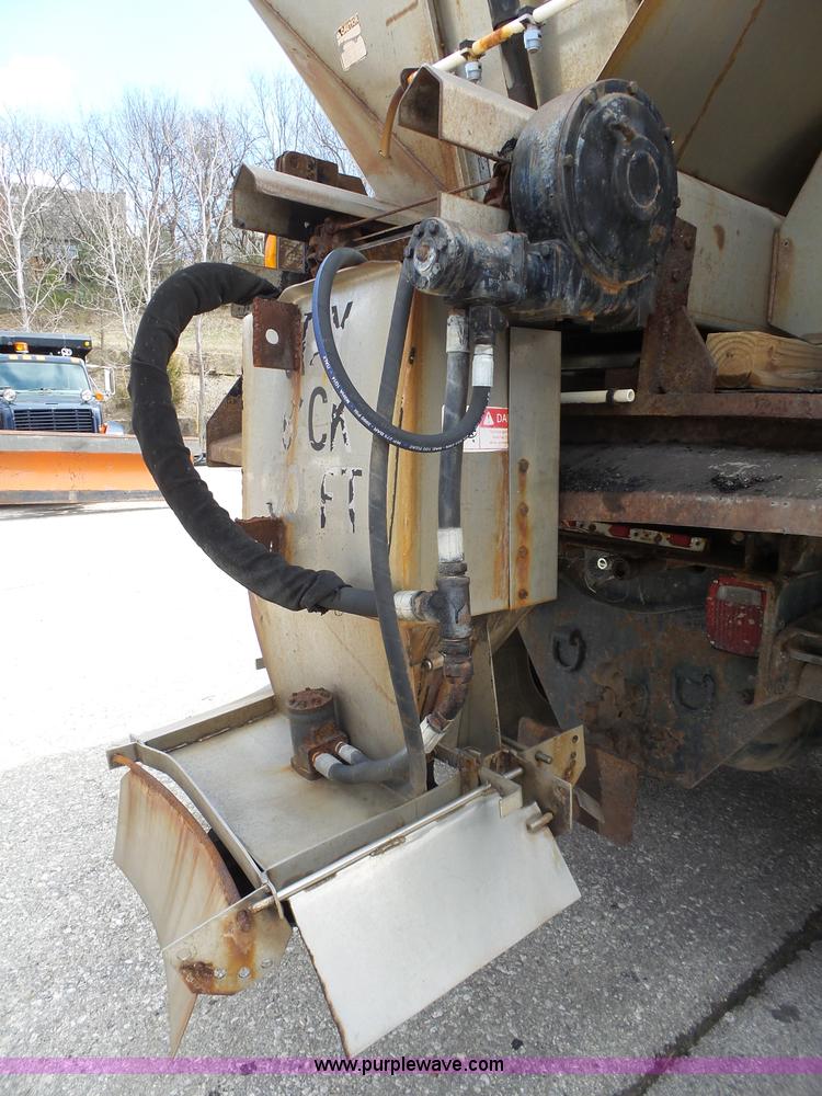 image for item J4229 2001 International 4900 dump truck