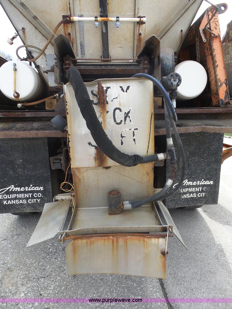 image for item J4229 2001 International 4900 dump truck