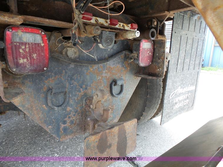 image for item J4229 2001 International 4900 dump truck