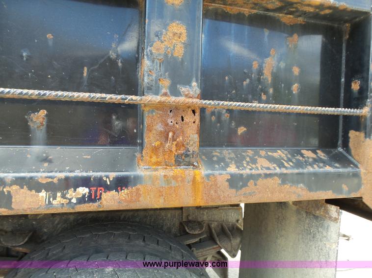 image for item J4229 2001 International 4900 dump truck