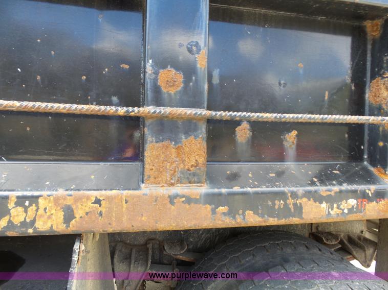 image for item J4229 2001 International 4900 dump truck