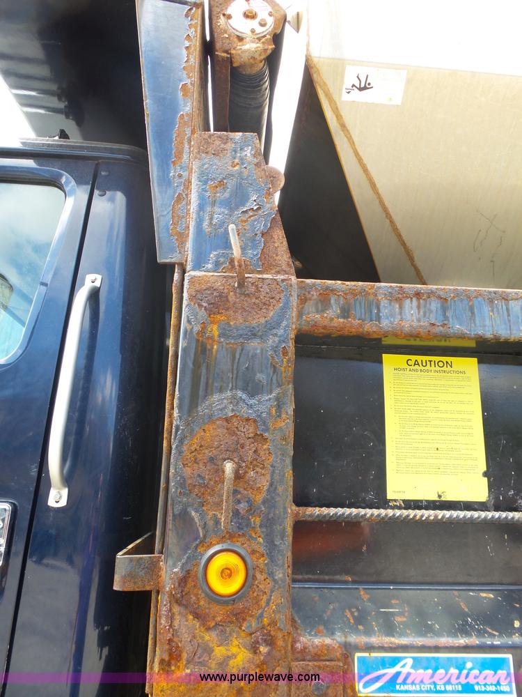 image for item J4229 2001 International 4900 dump truck