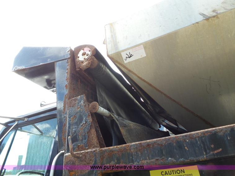 image for item J4229 2001 International 4900 dump truck