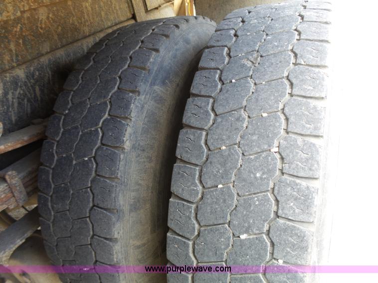 image for item J4229 2001 International 4900 dump truck